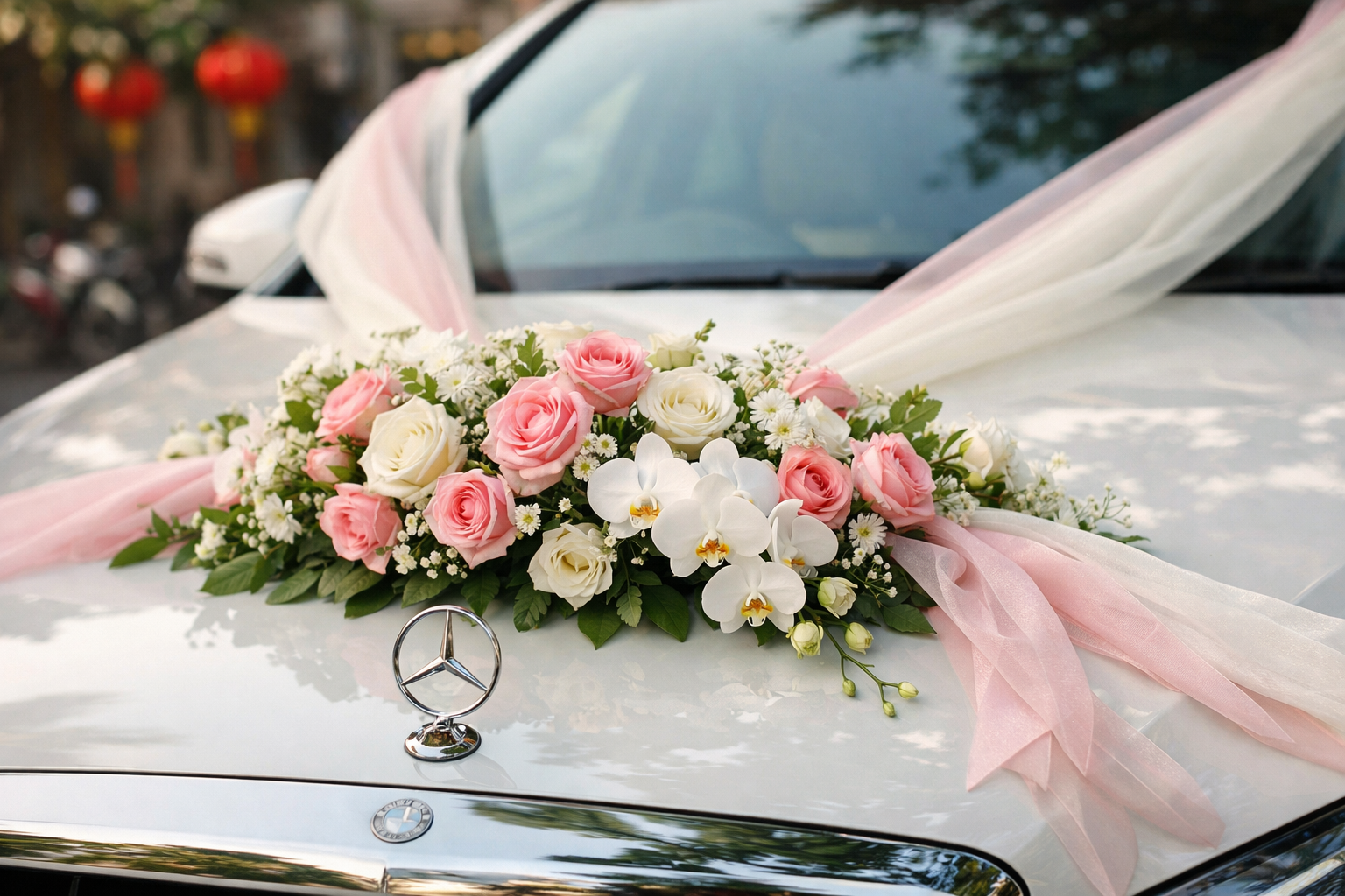 Chi tiết trang trí xe hoa với hoa tươi và ruy băng