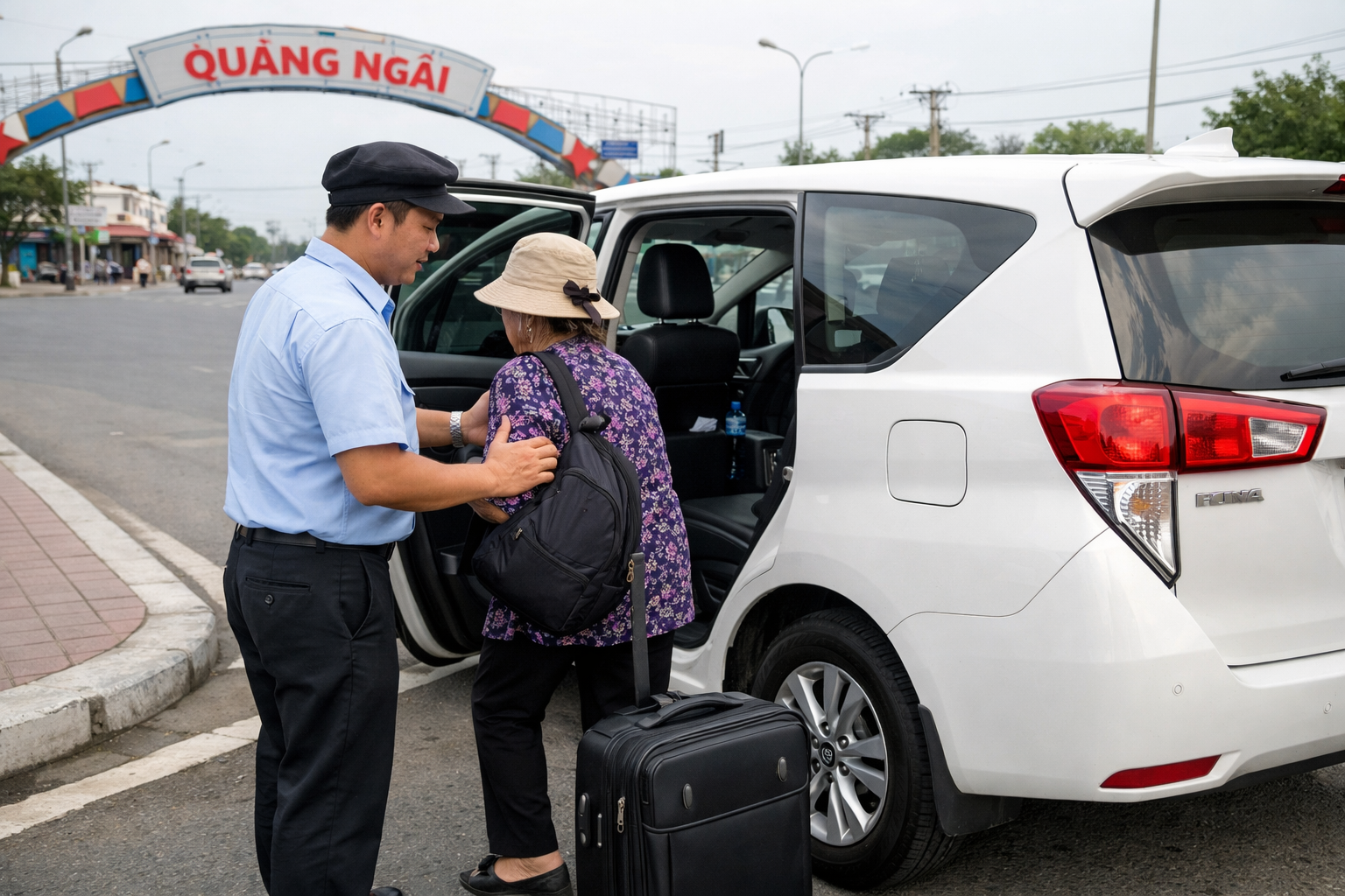 Tài xế hỗ trợ đón khách đi Thác Trắng Minh Long